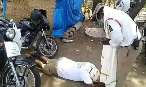 Hyderabad man touches traffic police feet praising their service to contain coronavirus