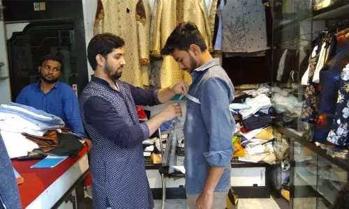 Hyderabad: Lockdown hits cloth traders, tailors hard