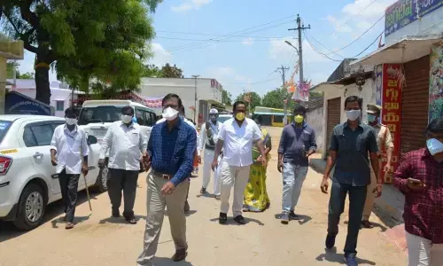 Suryapet: Coronavirus infection rate slowed down, observes Collector Vinay Krishna Reddy