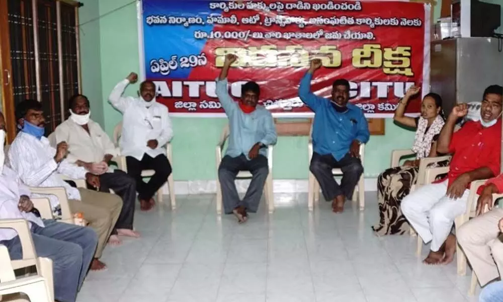 Tirupati: CITU, AITUC leaders demand facilities for migrant labourers