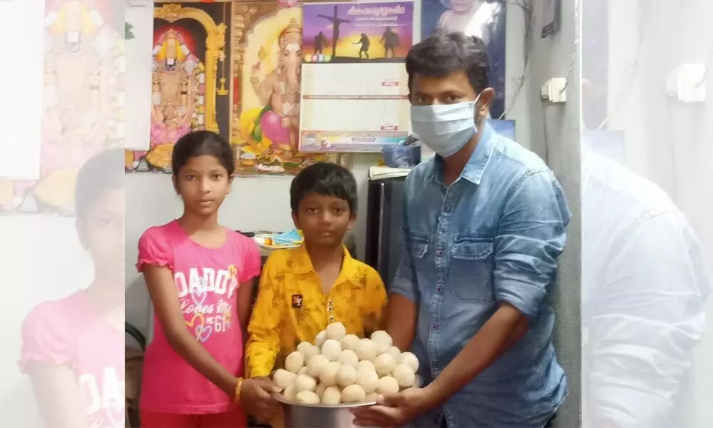 Anantapur: Children distribute sweets to stranded migrant workers