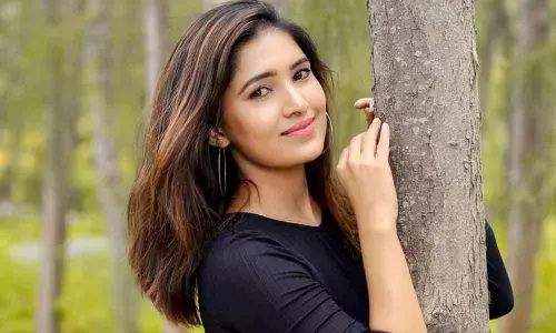 Meeku Maathrame Cheptha heroine in AR Murugadoss venture
