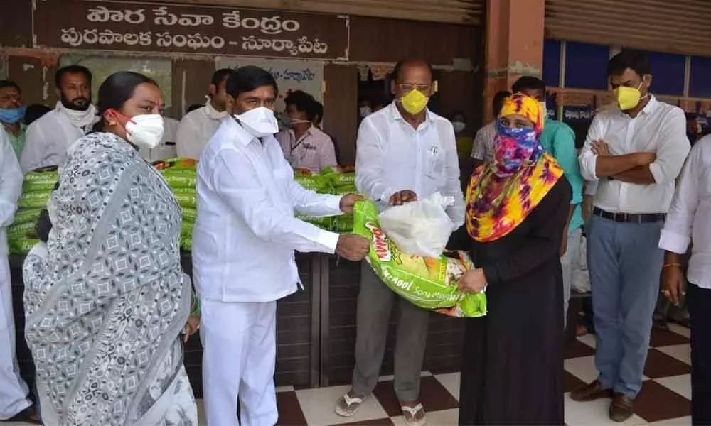 Suryapet: Essential commodities distributed to 600 BPL families