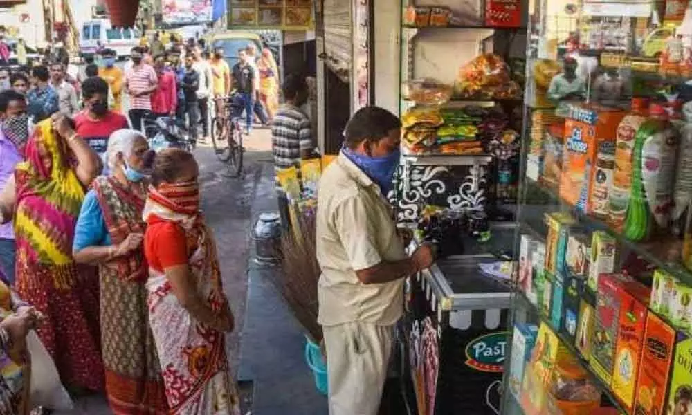 Karimnagar: Taking the advantage of the lockdown Wholesalers fleece retailers, consumers at receiving end
