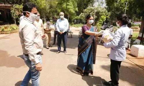 Hyderabad: SCRWWO provides help to needy staff