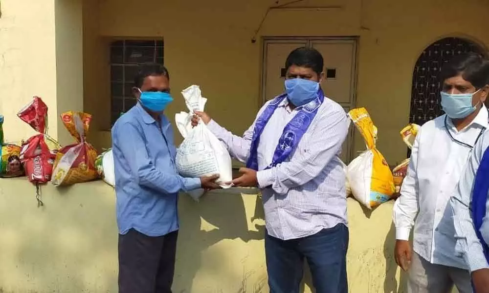 Mahbubnagar: Tahsildar Pardhasaradhi calls for more donations to help poor
