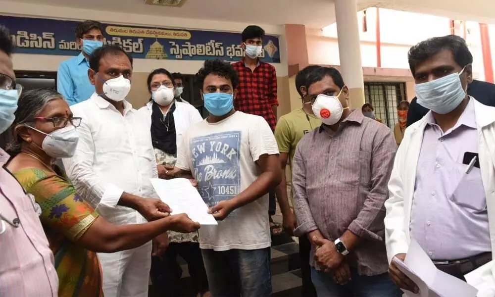 Tirupati: 11 Coronavirus positive patients discharged from Ruia hospital