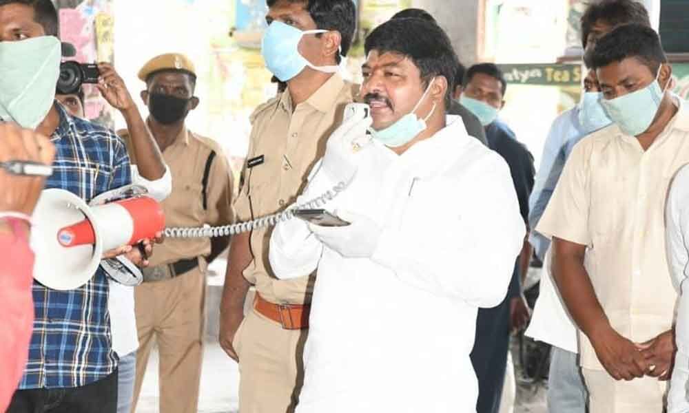 Warangal Migrant workers swarm railway station