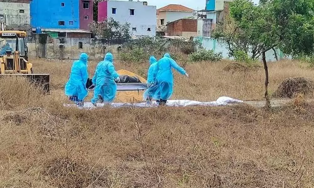 Kurnool: People oppose burial of Coronavirus dead bodies at their village