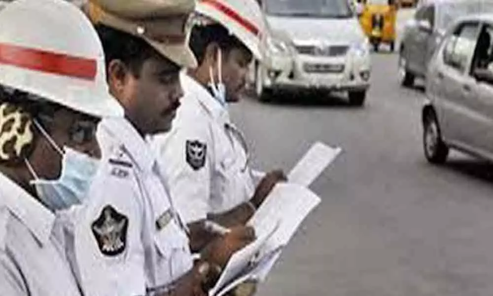 Hyderabad: Cops see red over bikes sans rear-view mirrors