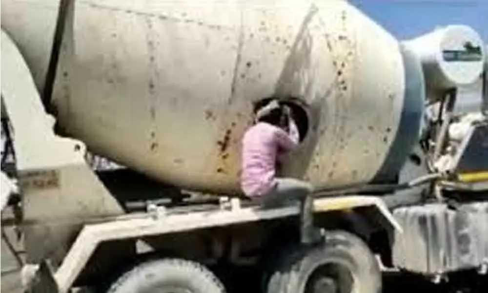 Police intercept 18 migrants cramped inside cement mixer