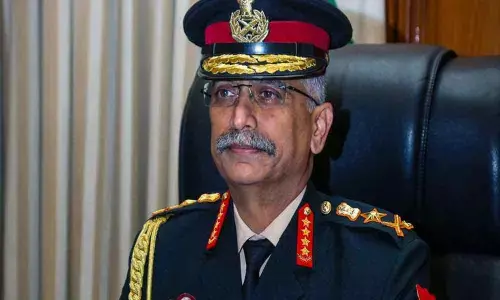 Army chief pays tributes to men killed in Handwara encounter