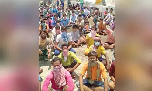 Srikakulam:Migrant workers staged a protest on Sunday in support of their demand that to return to native places