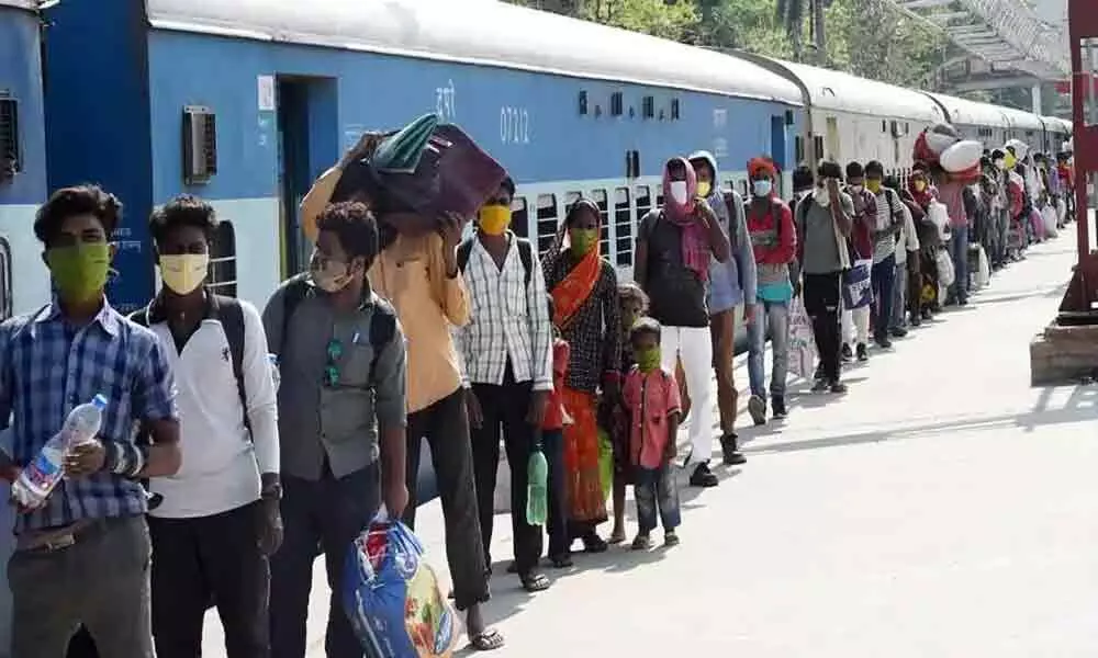 Covid-19 lockdown: Over 800 UP migrant labourers reach Lucknow in a special train from Nashik