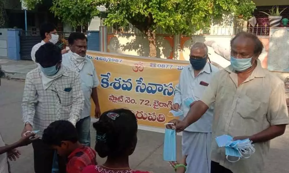 Tirupati: Associations, leaders, distribute essentials
