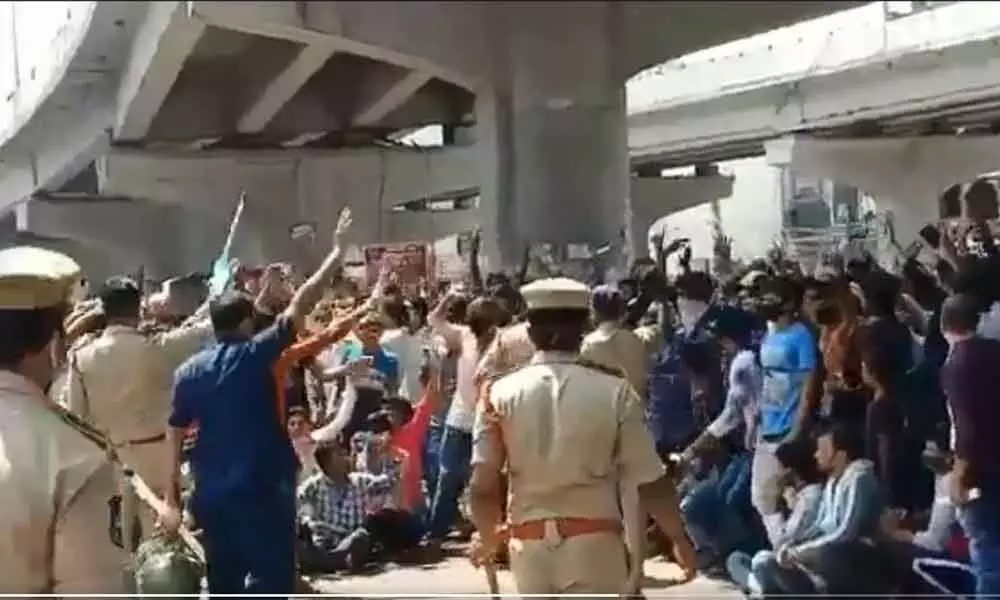 Hyderabad: Homesick migrants bent upon returning
