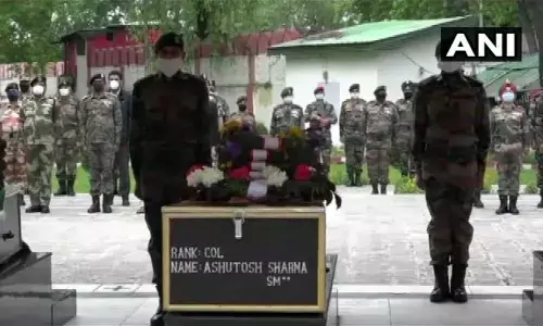 J & K: Army Holds Wreath-Laying Ceremony For Handwara Bravehearts