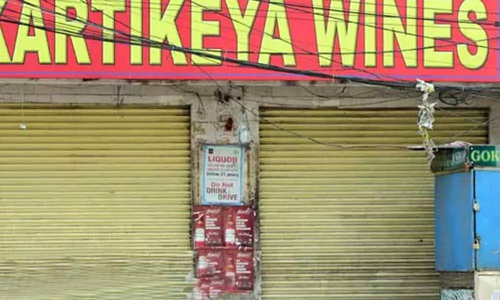 Andhra govt gives shock to tipplers in Vijayawada, shuts all liquor stores