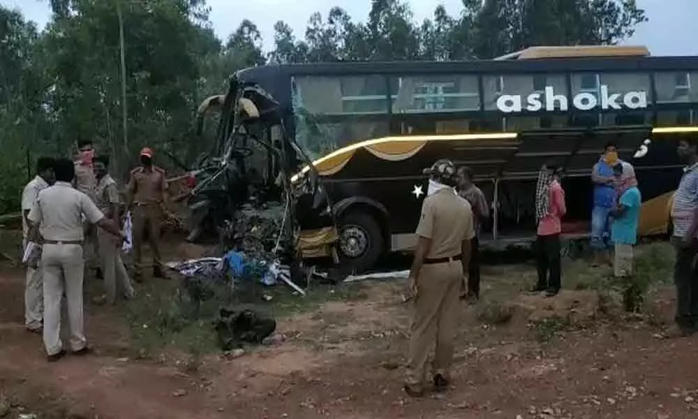 One killed, 10 injured in bus-truck collision in Odisha