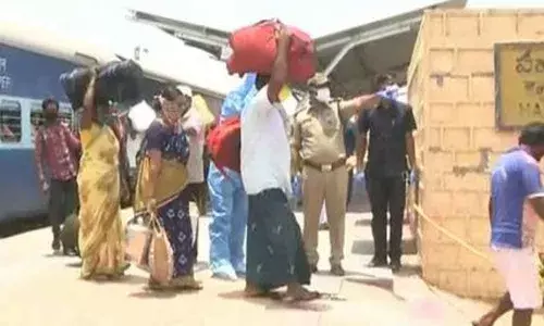 Coronavirus lockdown: Anantapur migrant labours reaches Guntakal in special trains
