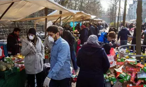 Coronavirus: Germany plans to reopen as death toll spikes in US