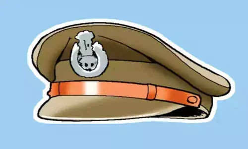 Kodangal: Circle inspector reprimands excise SI for dereliction of duty