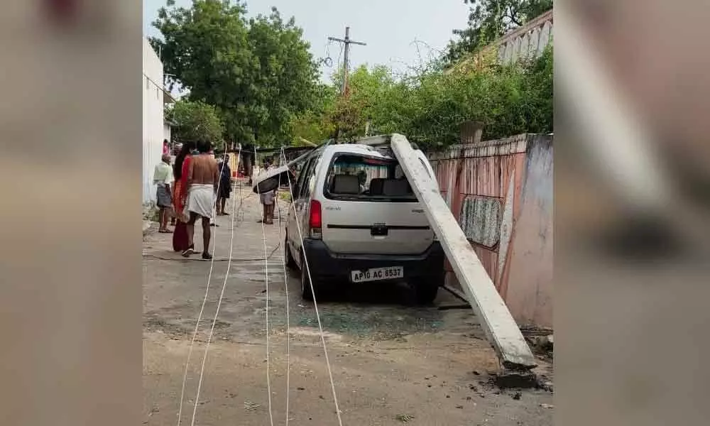 Nalgonda: Man, daughter injured as house collapses