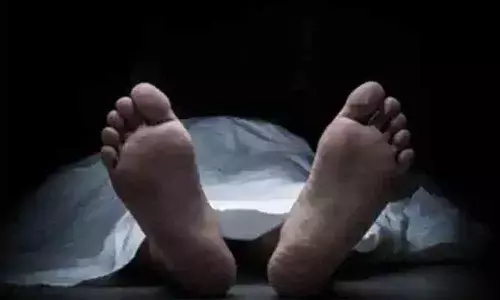 Visakhapatnam: Girl loses life, parents survive