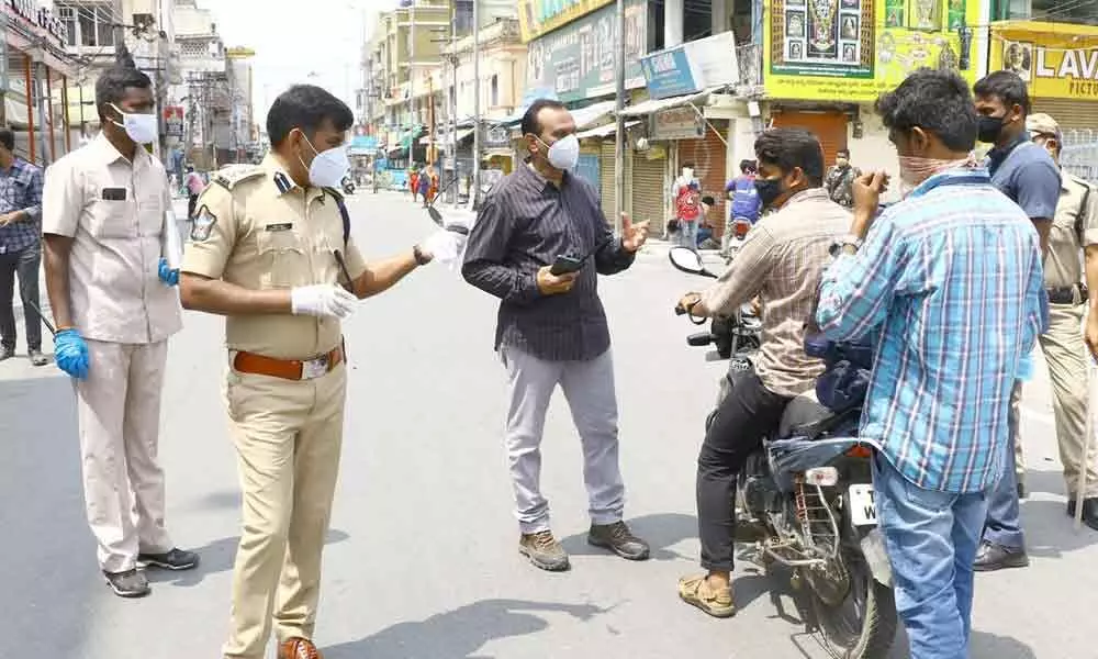 Tirupati: SP A Ramesh Reddy asked people to Wear masks, maintain social distance at shops
