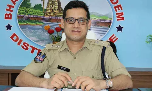 Kothagudem: SP Sunil Dutt warned the Maoists to Robbing groceries from tribals is heinous