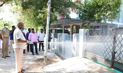 Tirupati: MLA Chevireddy Bhaskar Reddy visits Covid-19 affected area