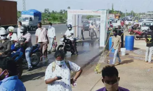 Srikakulam natives head back home Srikakulam natives head back home