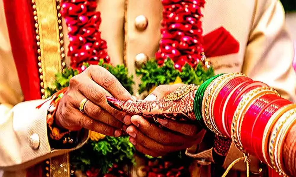 Depressed over delay in wedding, couple ends life in Adilabad