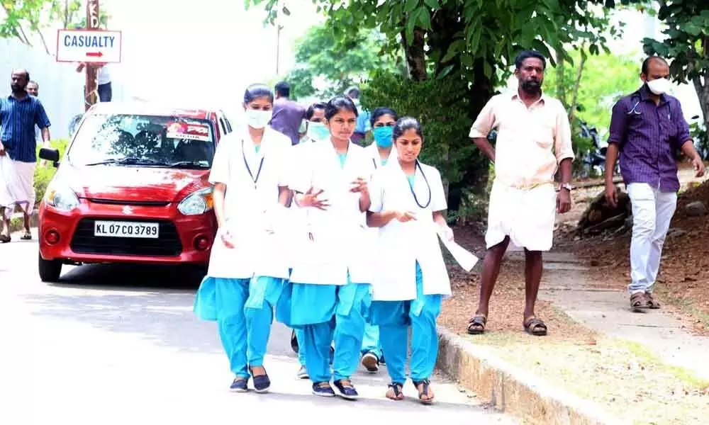 New Delhi: MCD hospital nurses raise payment issues amid crisis