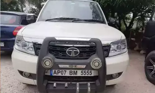 Hyderabad: Two persons with fake police sticker on car caught transporting liquor