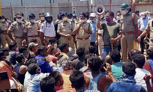 Hyderabad: Migrants stage protest at Gachibowli demanding to send them back home