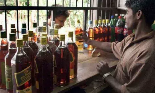 Andhra Pradesh men crossing border for booze in Telangana