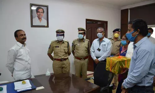 Hyderabad: Ayurveda kits distributed to govt staff working in Red Zones