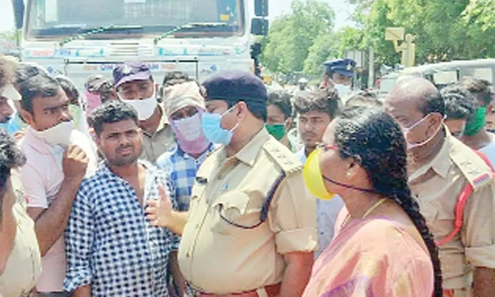 Migrants see red over delay in travel arrangements in Ongole