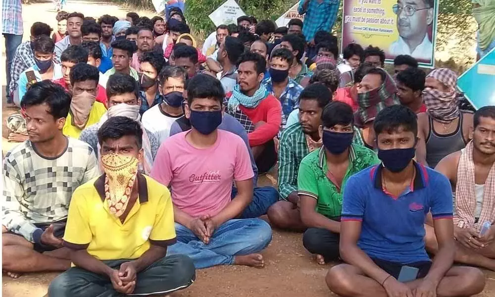 Nellore: Migrant labourers stage protests for shifting