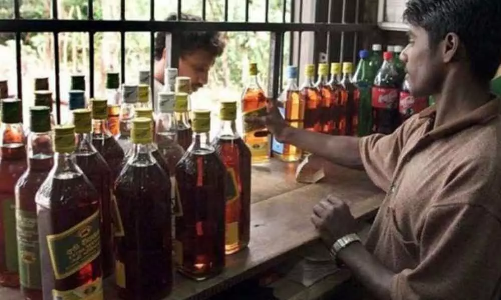 Andhra Pradesh men crossing border for booze in Telangana