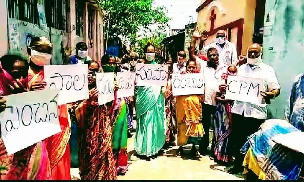 Vijayawada: Protest staged against milk price hike