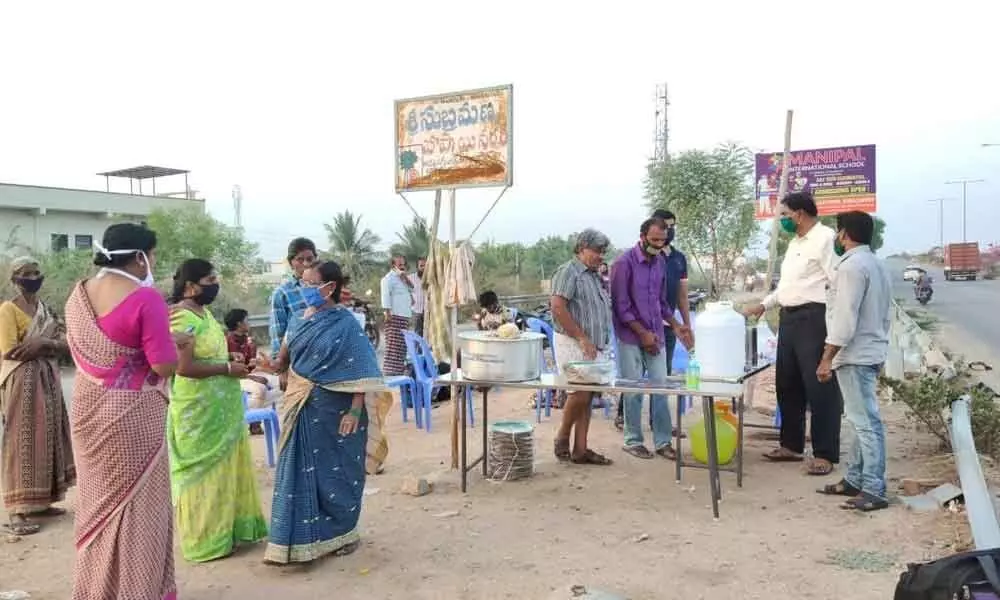 Anantapur: Hunger relief camps for migrant labourers organised