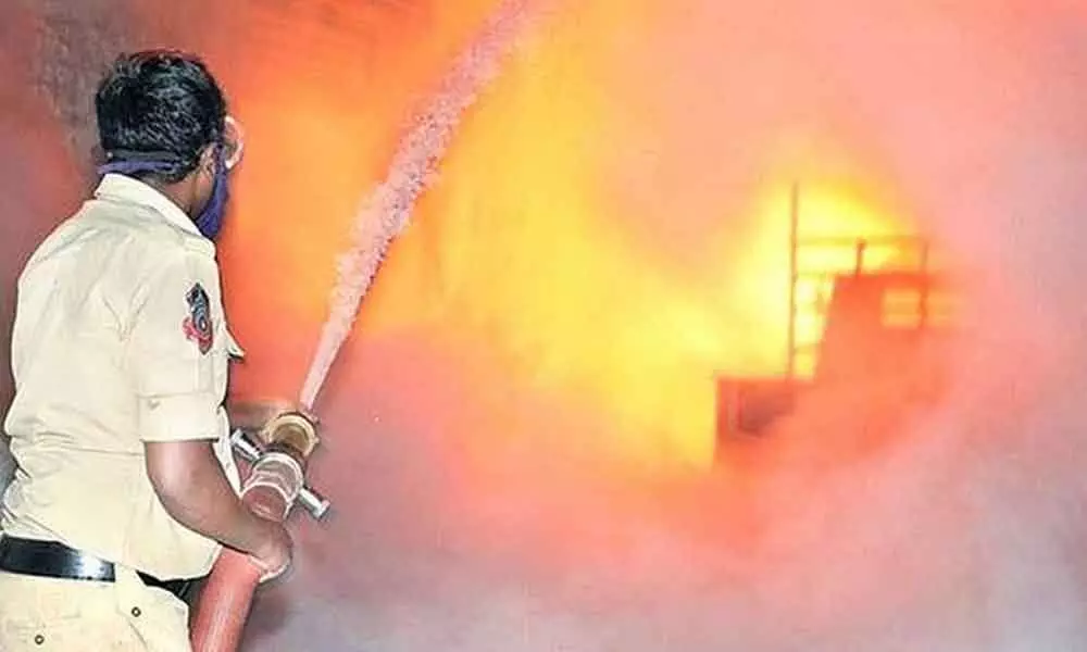 Nellore: Fire accident at chemical factory causes panic among people