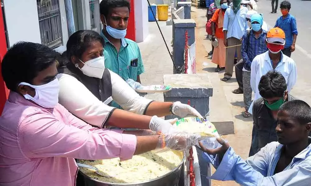 Vijayawada:  Amrutha Hastam feeds migrant workers