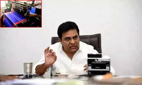 KTR Hails Siricilla Weavers For Restarting Making Of Bathukamma Sarees