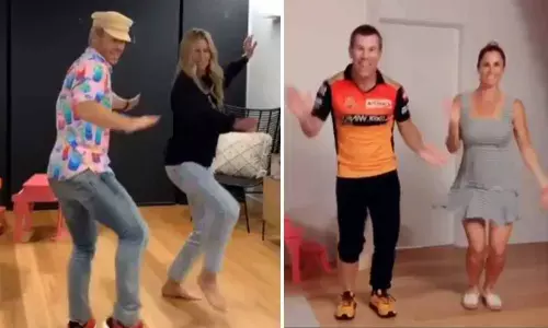 After Butta Bomma, David Warner exhibits his dancing skills with Ramuloo Ramulaa
