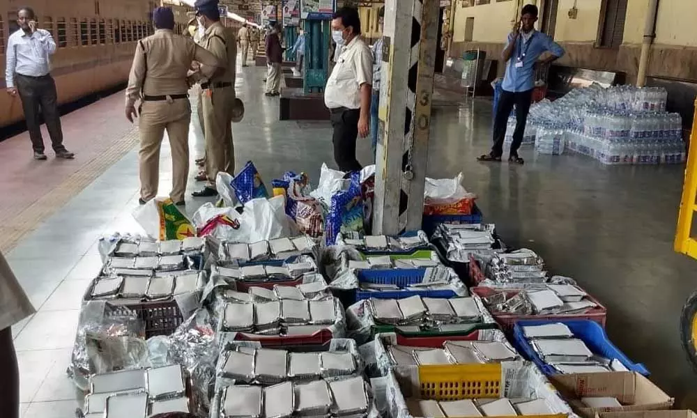 Vijayawada Railway division distributes 2.5Lakh free meals to needy, migrants
