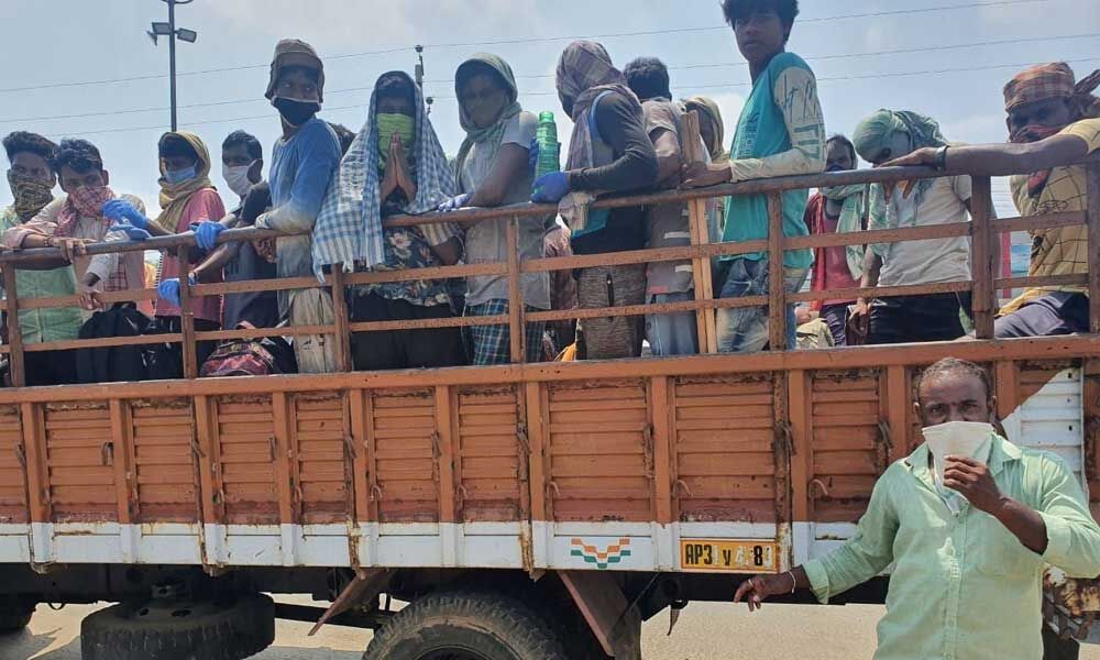 Vizianagaram: Good Samaritan comes to the rescue of desperate migrants