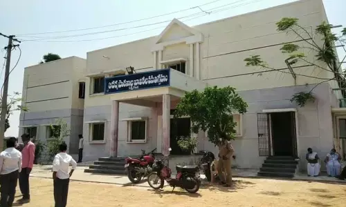 Kurnool: Coronavirus patients complain of poor quality food